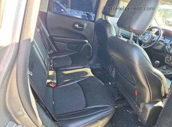 3C4NJDDB9LT221397 2020 JEEP COMPASS Silver 