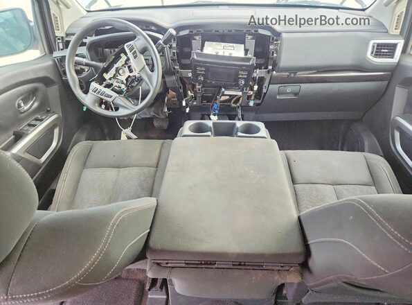 1N6AA1EK2HN518012 2017 NISSAN TITAN Silver 
