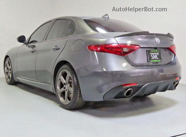 ZARFAEBNXJ7592504 2018 ALFA ROMEO GIULIA Gray Vista frontal