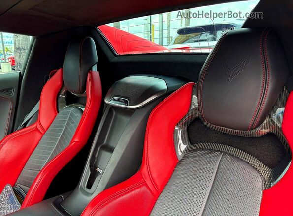 1G1Y83D42L5115760 2020 CHEVROLET CORVETTE Красный Вид салона спереди