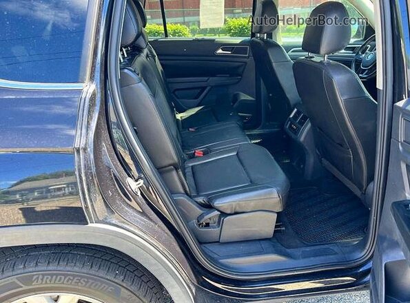 1V2DR2CA2JC507407 2018 VOLKSWAGEN ATLAS Black Front interior view