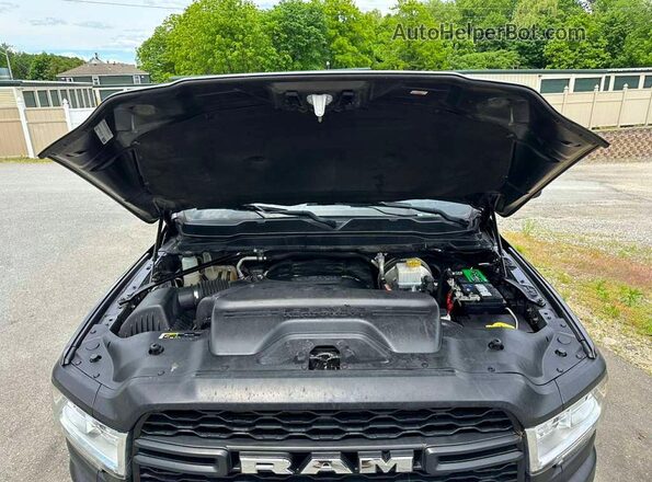 3C6MR5AJ3NG221016 2022 RAM 2500 Gray Vista de los asientos traseros