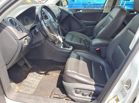WVGAV7AX7GW564189 2016 VOLKSWAGEN TIGUAN White Vista del salpicadero