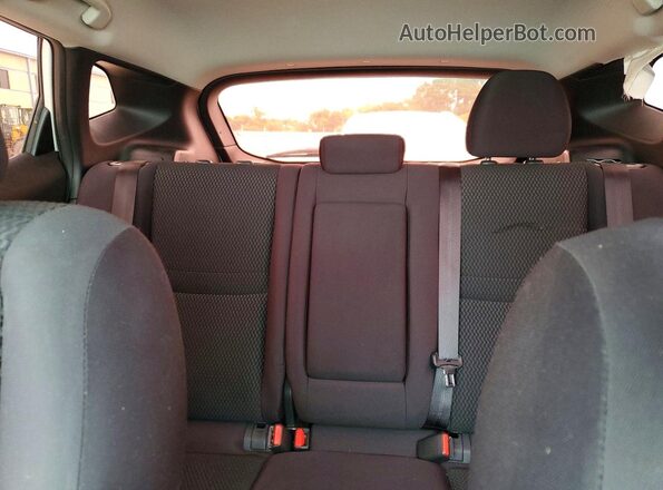 JN1BJ1CR6HW113906 2017 NISSAN ROGUE White Widok wnętrza z tyłu