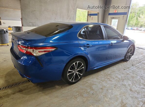 4T1B11HKXJU022398 2018 TOYOTA CAMRY Blue Передня права чверть