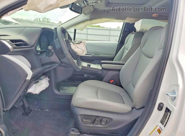 5TDYSKFC2TS251775 2026 TOYOTA SIENNA White 