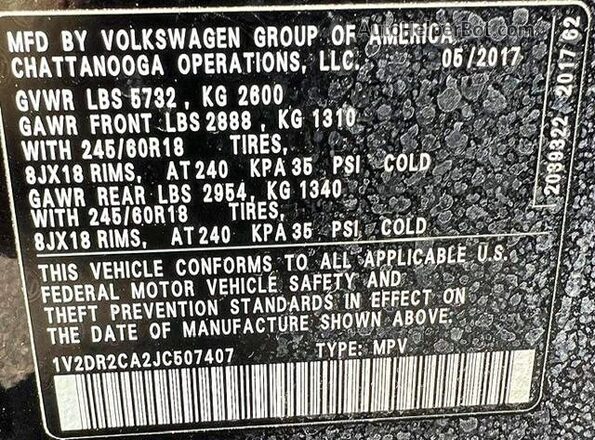 1V2DR2CA2JC507407 2018 VOLKSWAGEN ATLAS Black Rear seats view