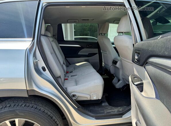 5TDBZRFH1JS833126 2018 TOYOTA HIGHLANDER Серебряный Вид сзади