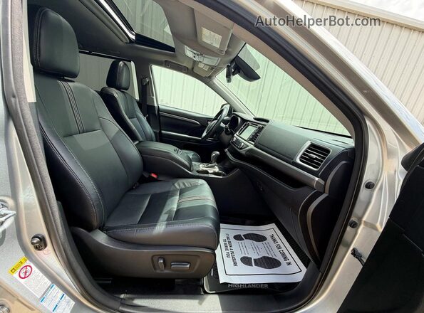 5TDJZRFH0HS508358 2017 TOYOTA HIGHLANDER Silver 