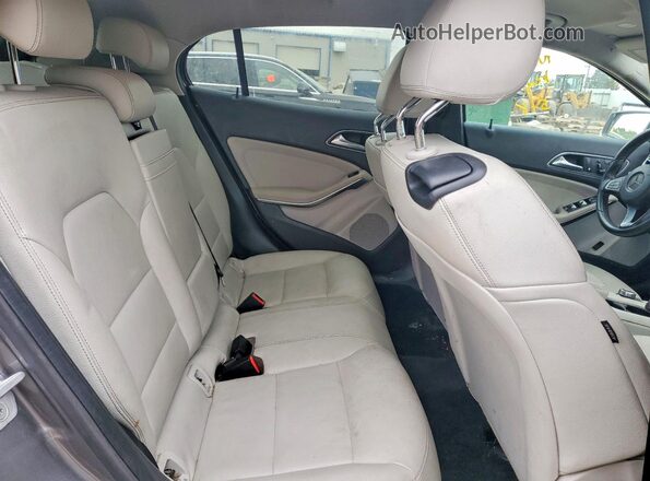 WDCTG4EB1GJ224807 2016 MERCEDES-BENZ GLA Gray Widok wnętrza z tyłu
