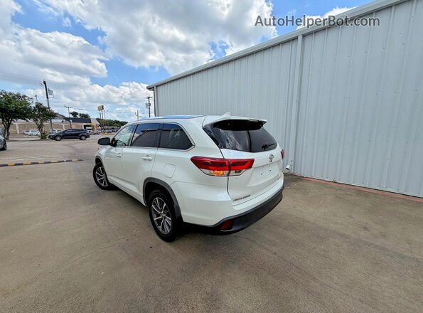 5TDJZRFH5JS908423 2018 TOYOTA HIGHLANDER White Front right