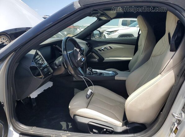 WBAHF9C06MWX22560 2021 BMW Z4 Silver Առջևի վահանակի տեսք
