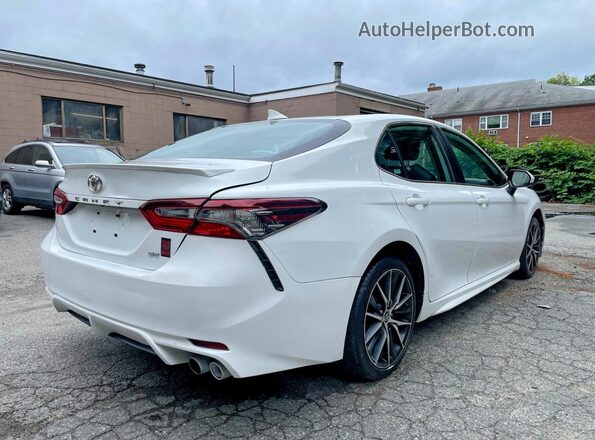 4T1G11AK6MU558849 2021 TOYOTA CAMRY White Delantero derecho