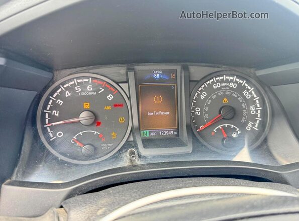 3TMCZ5AN4PM628550 2023 TOYOTA TACOMA White Vista de los asientos traseros
