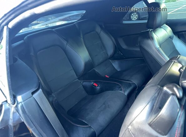 1FATP8FF3H5321196 2017 FORD MUSTANG Черный Вид салона спереди