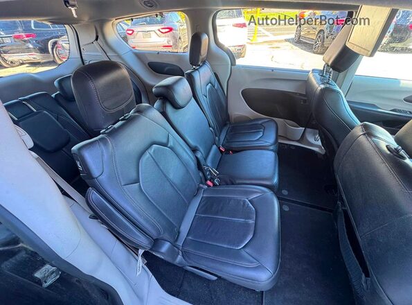 2C4RC1BG0KR555280 2019 CHRYSLER PACIFICA Black 