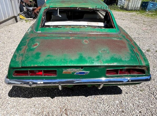 124379N537274 1969 CHEVROLET CAMARO Green Vista del compartimento del motor