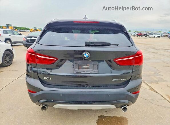 WBXJG7C00M5U01077 2021 BMW X1 Black Widok wnętrza z przodu