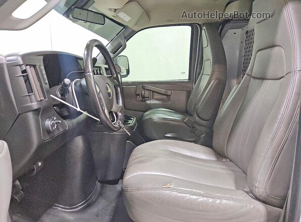 1GCWGAFG2K1367012 2019 CHEVROLET EXPRESS White Առջևի վահանակի տեսք