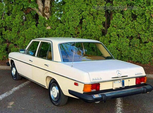 11511412003948 1975 MERCEDES-BENZ 300 White წინა მარჯვენა