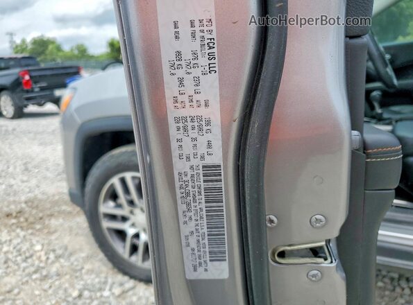 3C4NJCBB6JT286542 2018 JEEP COMPASS Silver Панорамний вид салону 360°
