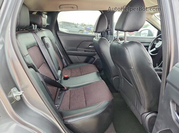 3N8AP6DA6TL379037 2026 NISSAN KICKS Gray Widok wnętrza z tyłu