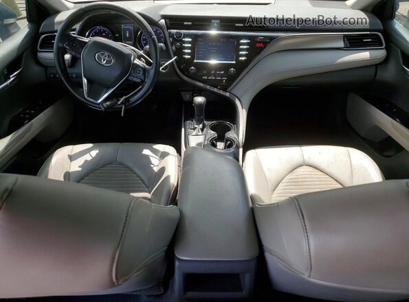 4T1B11HK9KU690727 2019 TOYOTA CAMRY Silver ხელსაწყოთა პანელის ხედი