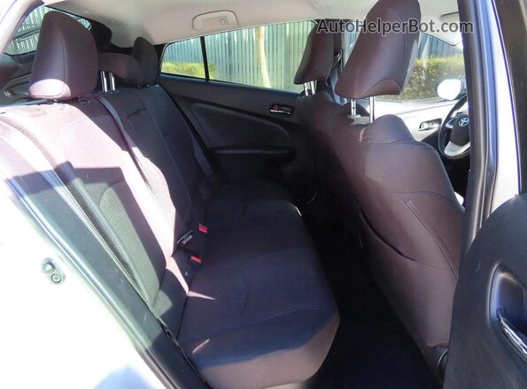 JTDKARFU0J3067881 2018 TOYOTA PRIUS Silver Вид салону спереду