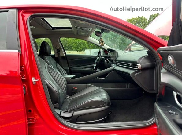 5NPLP4AG3PH103146 2023 HYUNDAI ELANTRA Red Widok wnętrza z przodu
