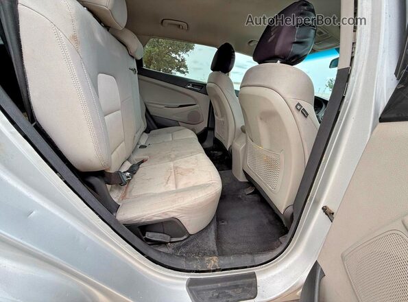 KM8J23A43HU352846 2017 HYUNDAI TUCSON Серебряный Вид салона спереди