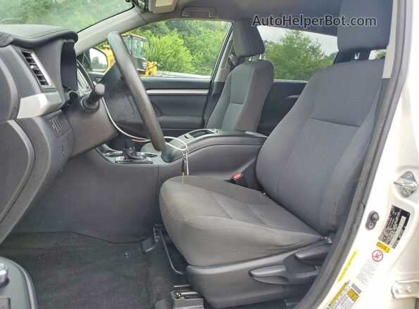 5TDZZRFH6HS231640 2017 TOYOTA HIGHLANDER Белый Вид панели приборов