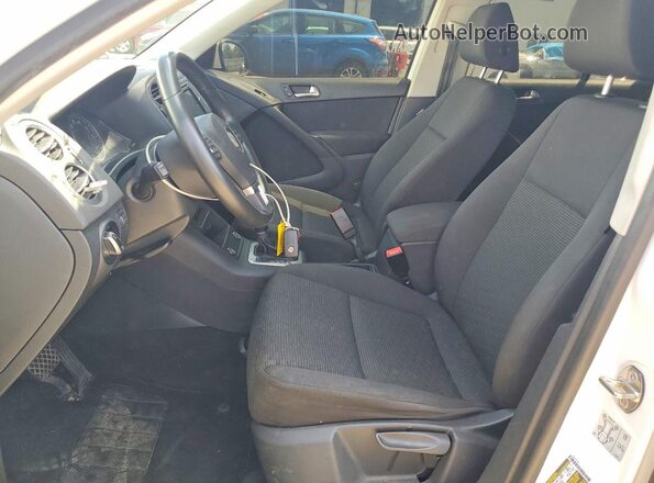 WVGBV7AX2JK001148 2018 VOLKSWAGEN TIGUAN White 