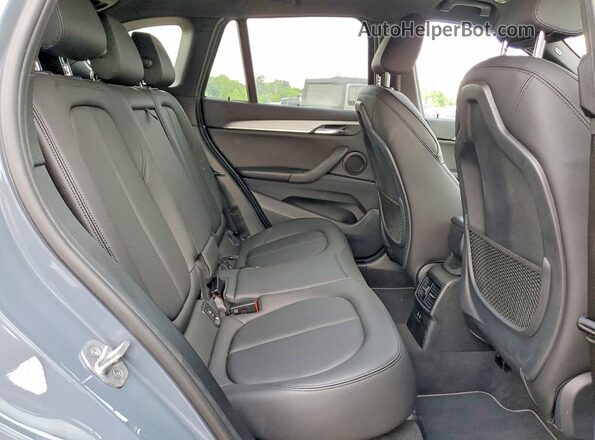 WBXJG9C04L5P41049 2020 BMW X1 Gray Շարժիչի բաժամունքի տեսք