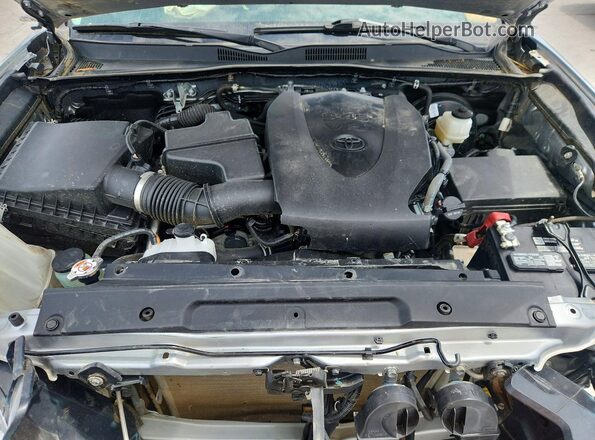 3TYCZ5AN4NT068949 2022 TOYOTA TACOMA Silver Շարժիչի բաժամունքի տեսք
