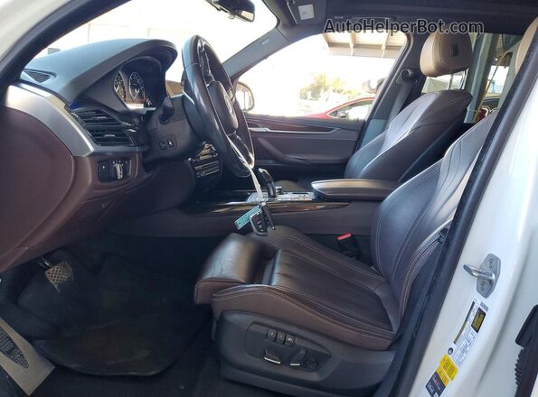 5UXKT0C53J0W01376 2018 BMW X5 White Dashboard view