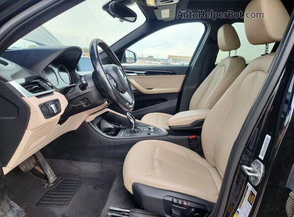 WBXJG7C00M5U01077 2021 BMW X1 Black Widok deski rozdzielczej