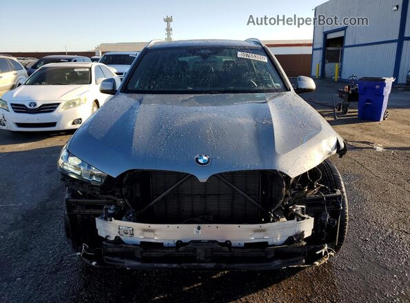 5UX13EU05T9065654 2026 BMW X5 Silver უკანა ხედი