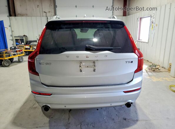 YV4102PK7J1351052 2018 VOLVO XC90 Серебряный Вид салона спереди