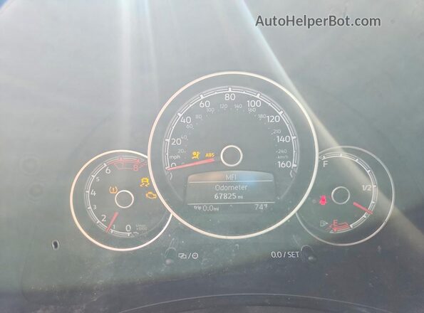 3VWFD7AT0JM709944 2018 VOLKSWAGEN BEETLE White 