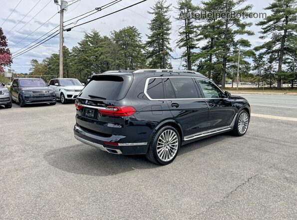 5UXCW2C06M9F67044 2021 BMW X7 Black Вид спереду