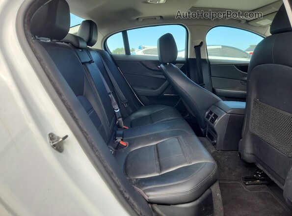 SAJAJ4FX7LCP60279 2020 JAGUAR XF White Widok wnętrza z tyłu