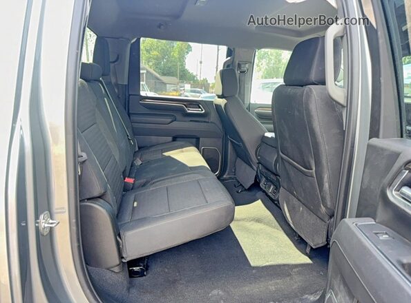 2GC1KNEY7S1225095 2025 CHEVROLET SILVERADO Silver Front interior view