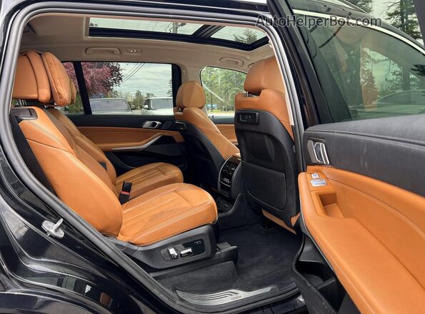 5UXCW2C06M9F67044 2021 BMW X7 Black Вид салону спереду