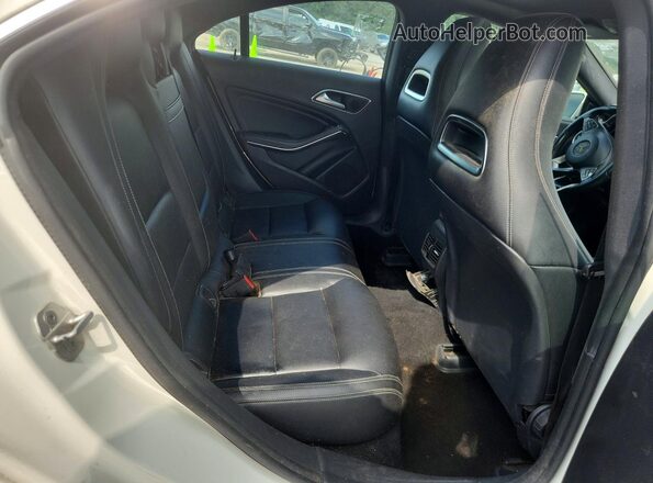 WDDSJ4EB0GN379916 2016 MERCEDES-BENZ CLA-CLASS White Widok wnętrza z tyłu