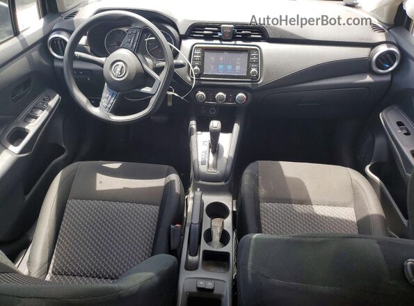 3N1CN8DV2RL867437 2024 NISSAN VERSA Silver Widok zestawu wskaźników