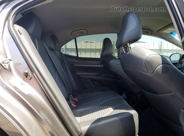 4T1B11HK8JU114612 2018 TOYOTA CAMRY Gray 