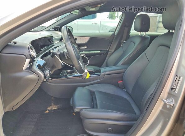 WDD3G4EB4KW017528 2019 MERCEDES-BENZ A-CLASS Серебряный Вид панели приборов