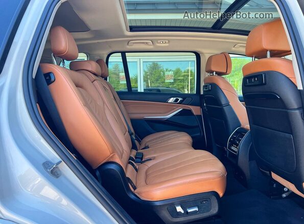 5UXCX4C59KLS38985 2019 BMW X7 White Հետևի տեսք