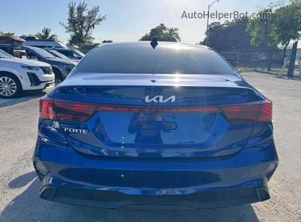 3KPF24AD4NE464503 2022 KIA FORTE Синий Вид салона спереди