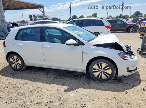 WVWKP7AU2GW915390 2016 VOLKSWAGEN GOLF White Front view